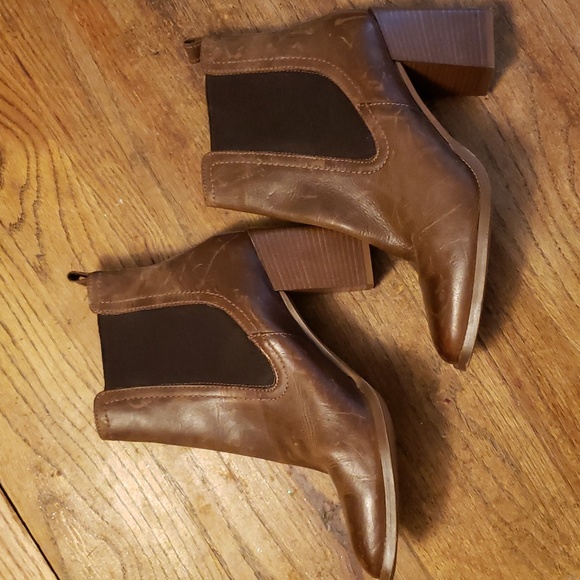 👢 ALDO Distressed Boots - Picture 2 of 9